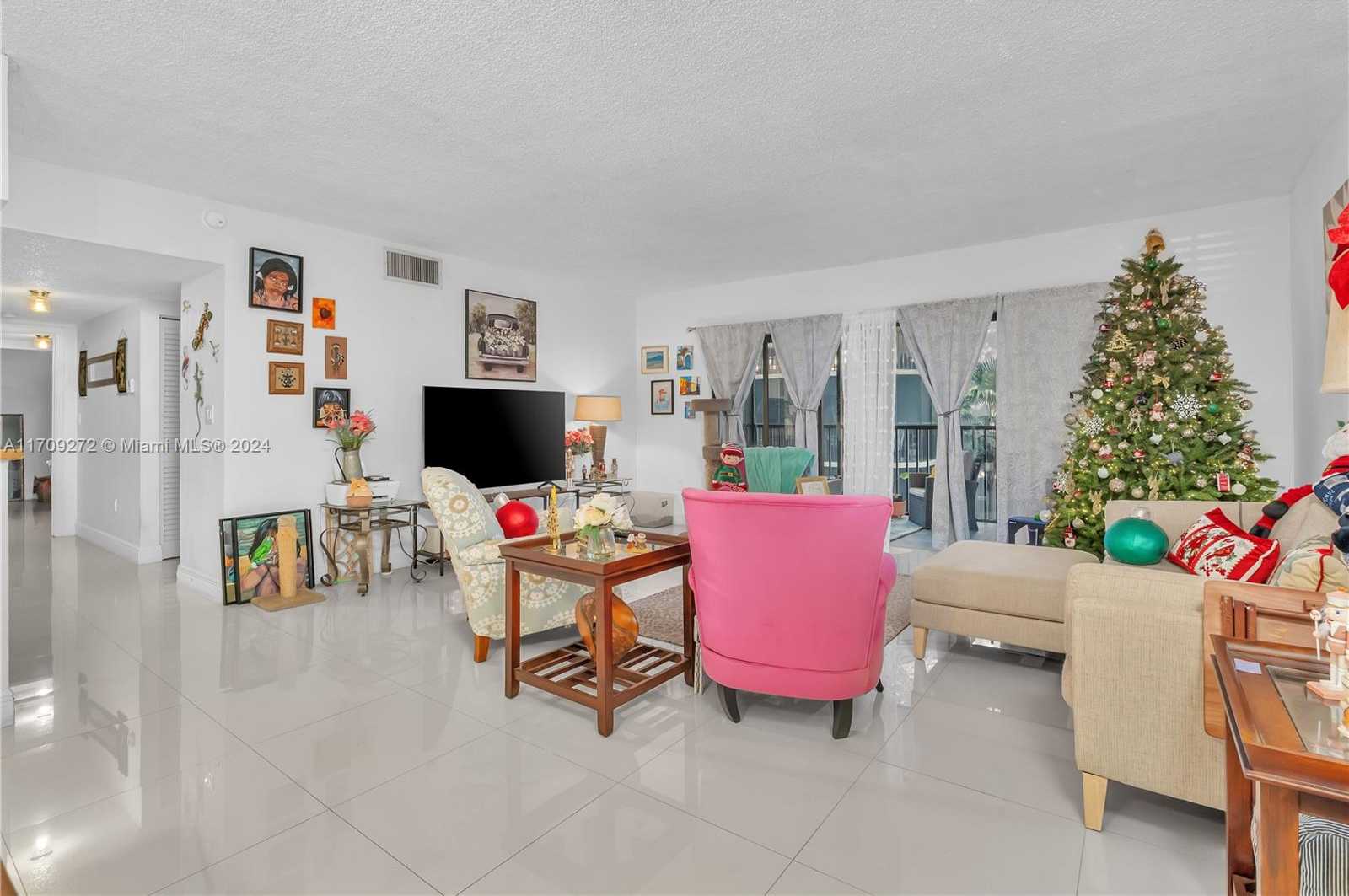Small Image of 491 Ives Dairy Rd, Miami, FL 33179, USA Number 6