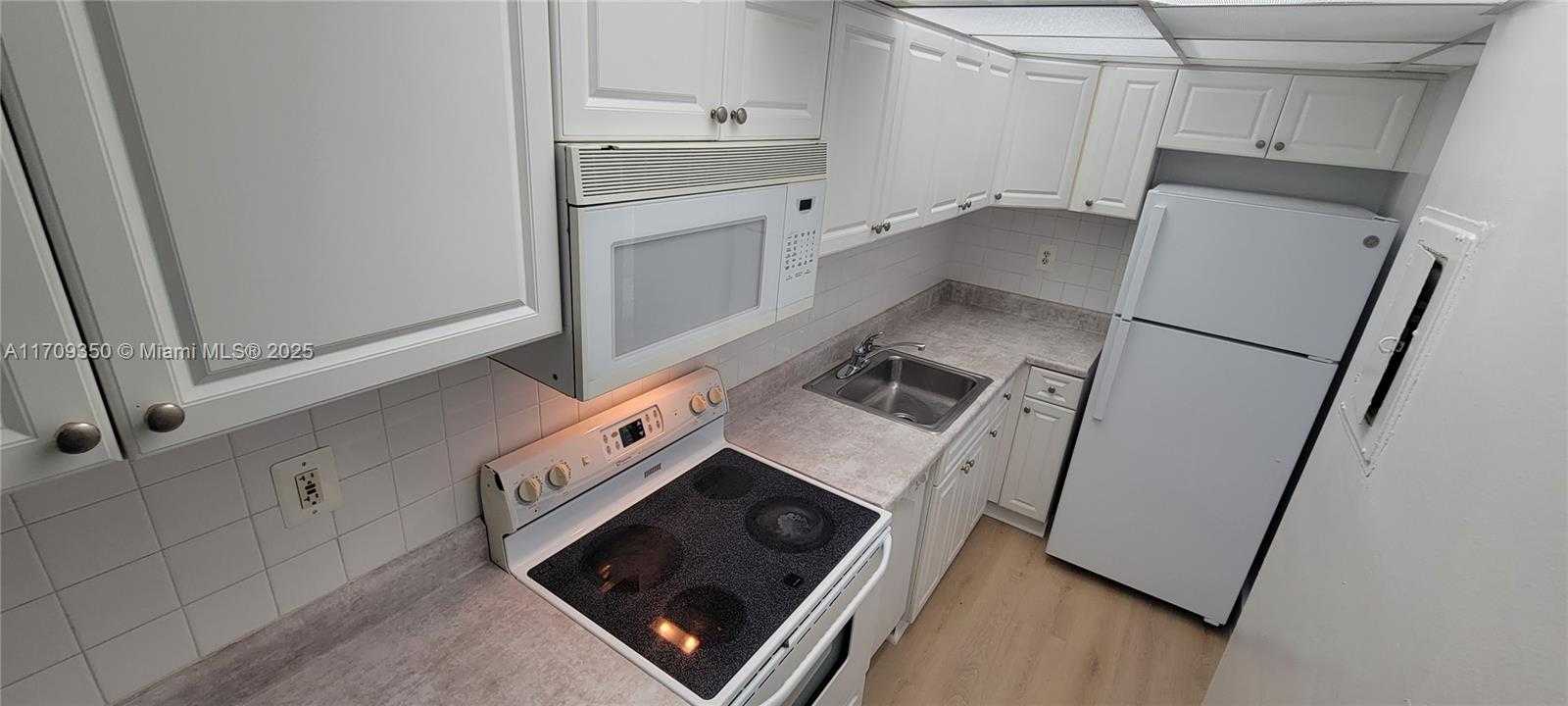 Small Image of 1000 WEST AVE #831, Miami Beach Number 10