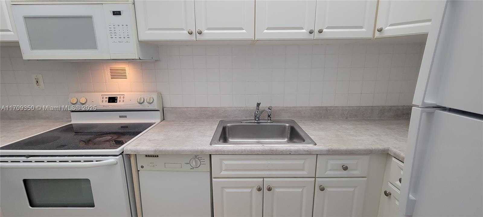 Small Image of 1000 WEST AVE #831, Miami Beach Number 11