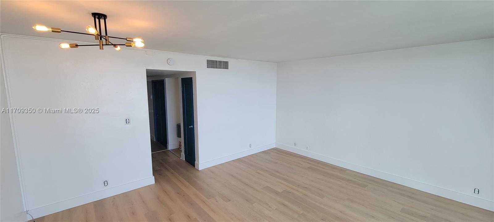 Small Image of 1000 WEST AVE #831, Miami Beach Number 2