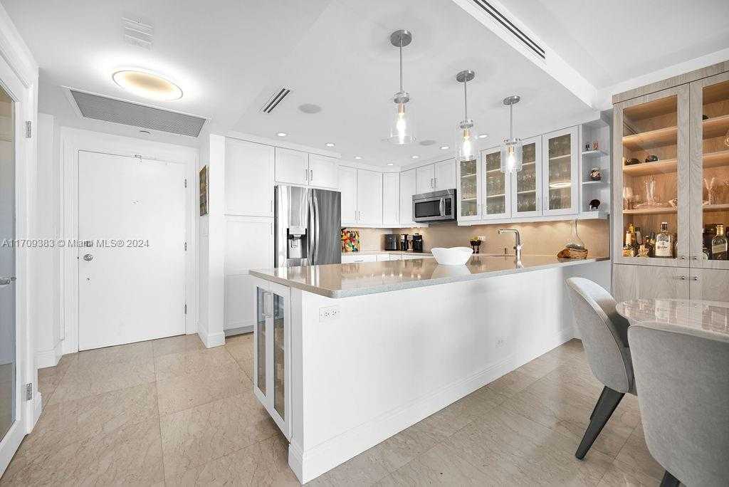 Small Image of 5601 Collins Ave, Miami Beach, FL 33140, USA Number 13
