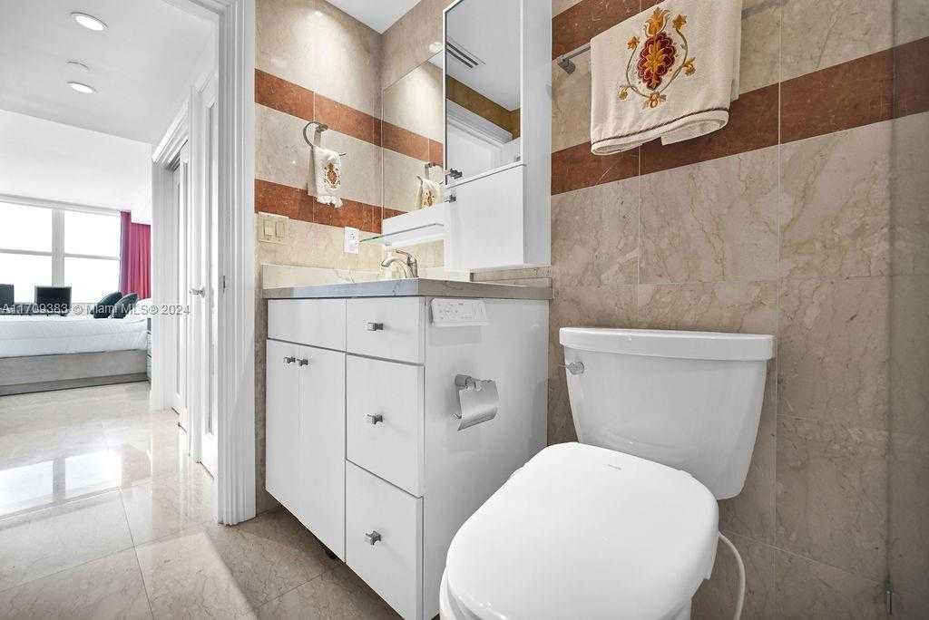 Small Image of 5601 Collins Ave, Miami Beach, FL 33140, USA Number 28