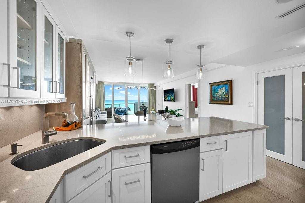 Small Image of 5601 Collins Ave, Miami Beach, FL 33140, USA Number 5