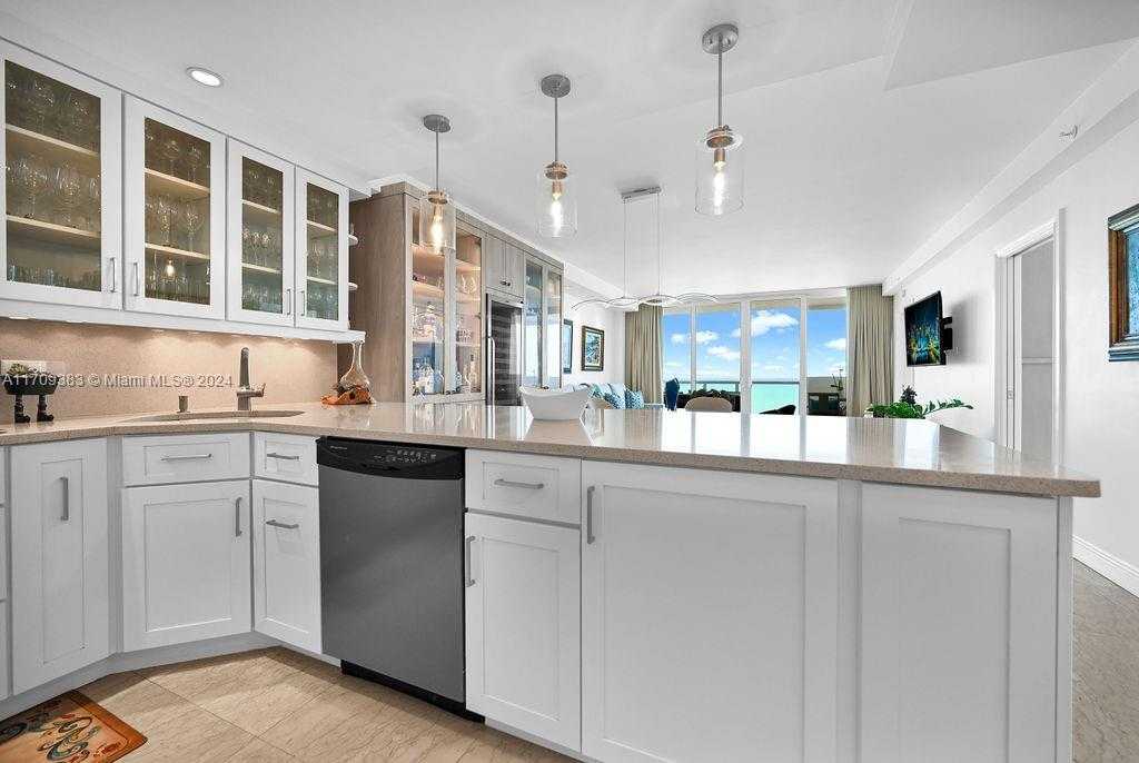 Small Image of 5601 Collins Ave, Miami Beach, FL 33140, USA Number 6