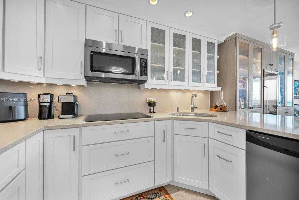 Small Image of 5601 Collins Ave, Miami Beach, FL 33140, USA Number 7