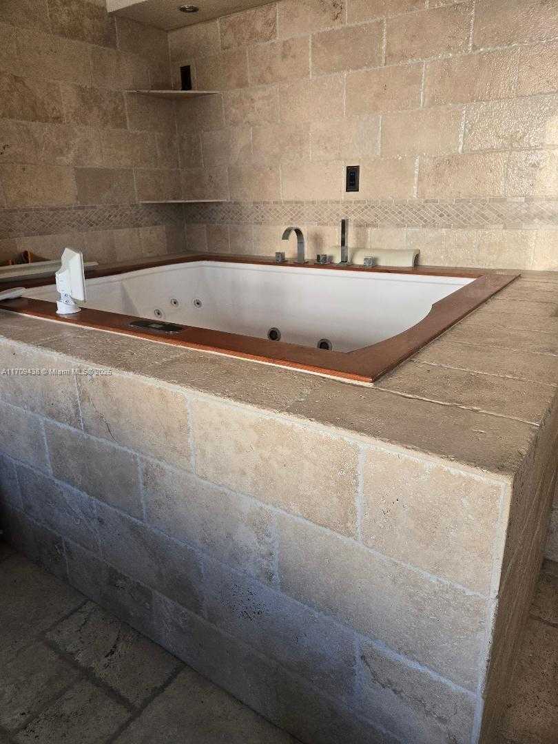 Small Image of 4000 NORTH EAST 169TH ST #401, North Miami Beach Number 15