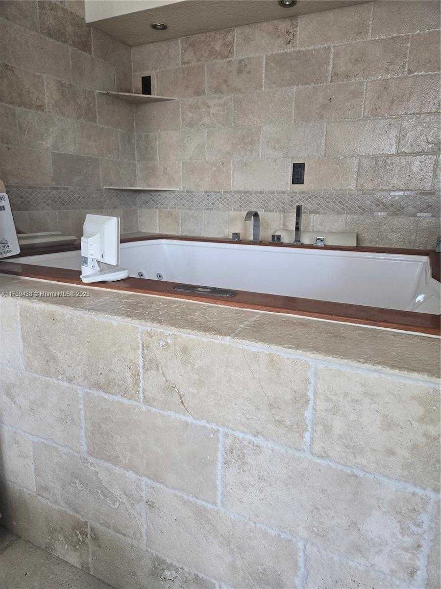 Small Image of 4000 NORTH EAST 169TH ST #401, North Miami Beach Number 7