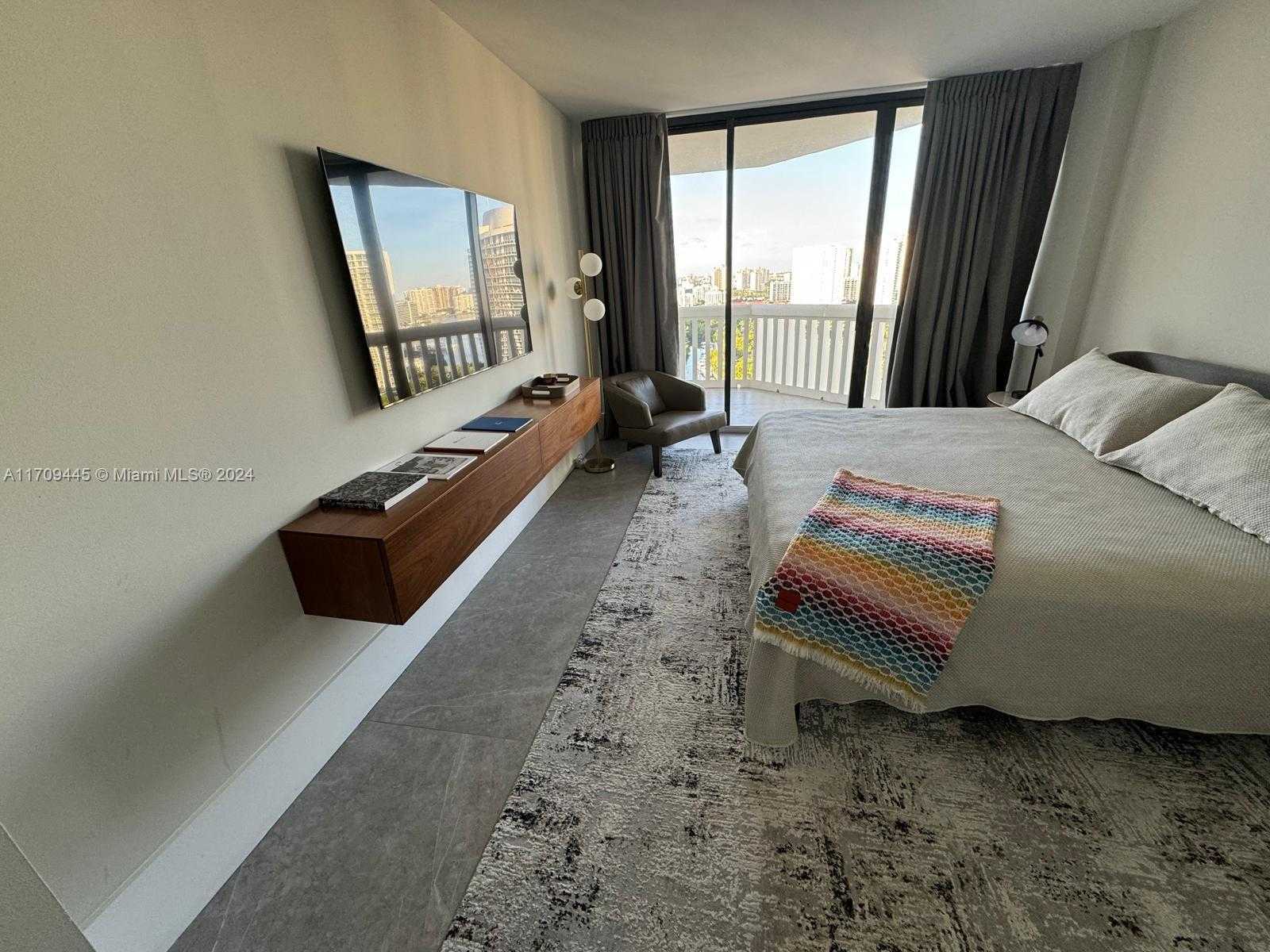 Small Image of 2000 ISLAND BLVD #2404, Aventura Number 15