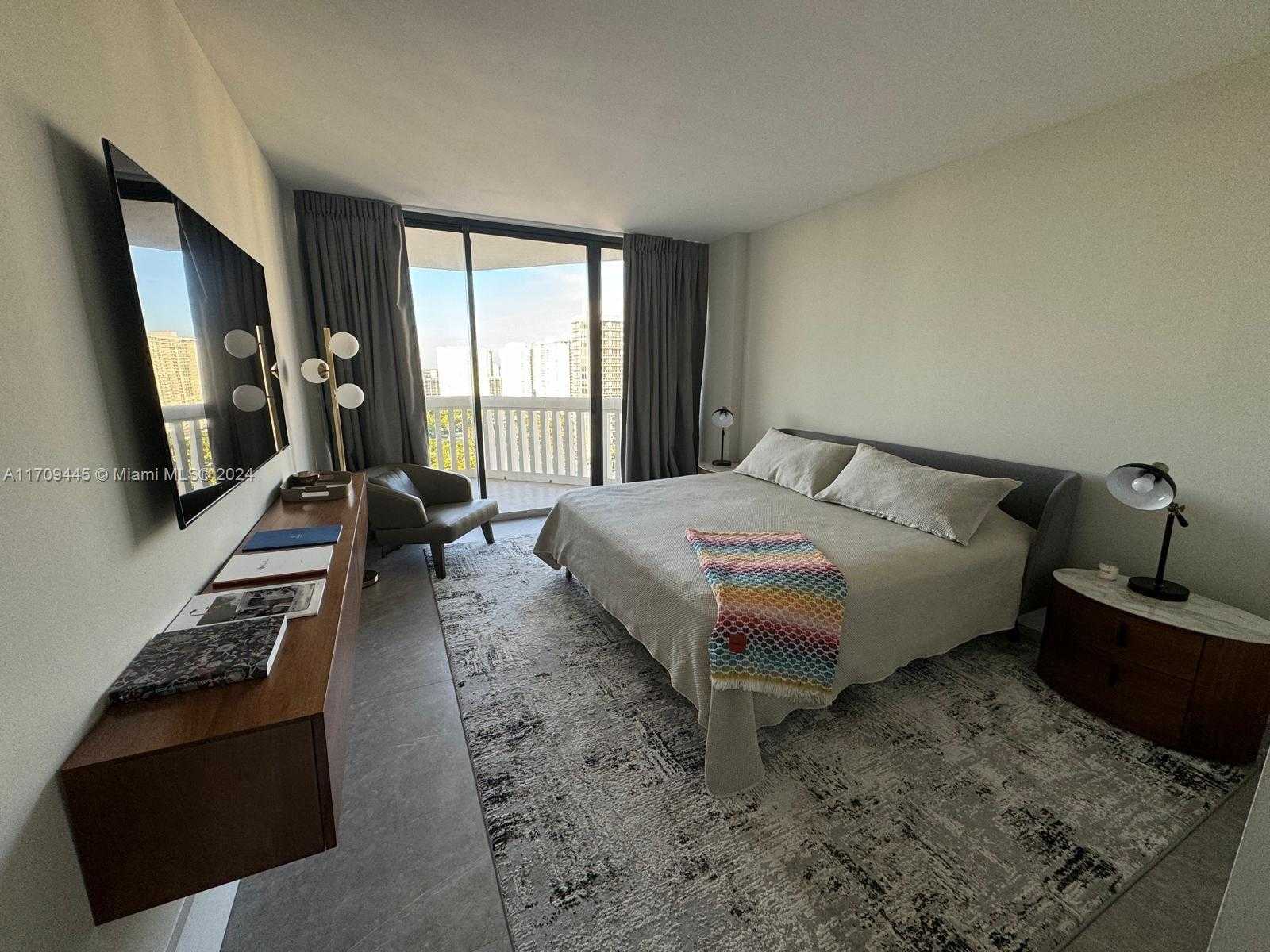 Small Image of 2000 ISLAND BLVD #2404, Aventura Number 17