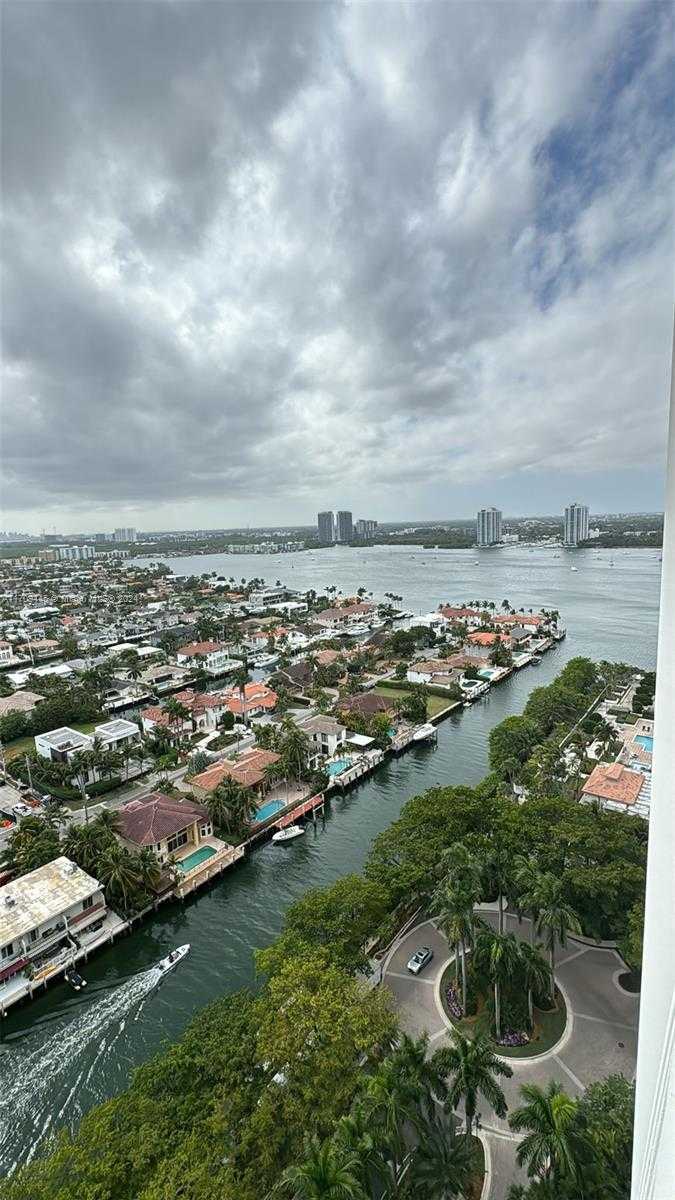 Small Image of 2000 ISLAND BLVD #2404, Aventura Number 24