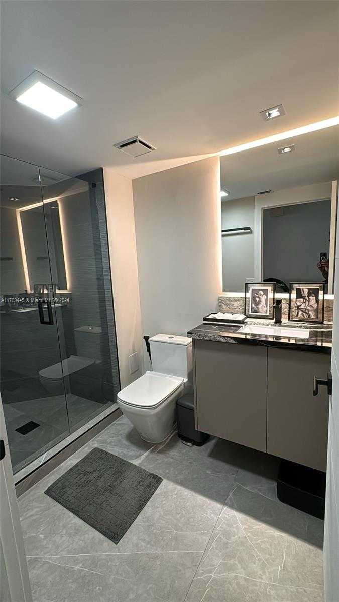 Small Image of 2000 ISLAND BLVD #2404, Aventura Number 27