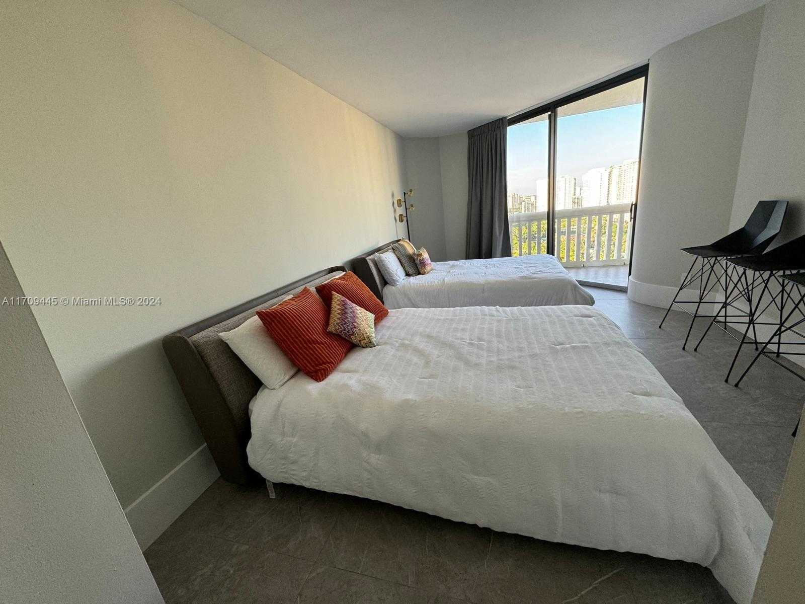 Small Image of 2000 ISLAND BLVD #2404, Aventura Number 3