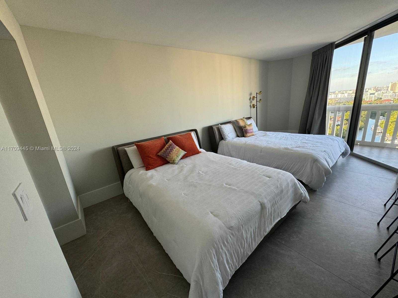 Small Image of 2000 ISLAND BLVD #2404, Aventura Number 4