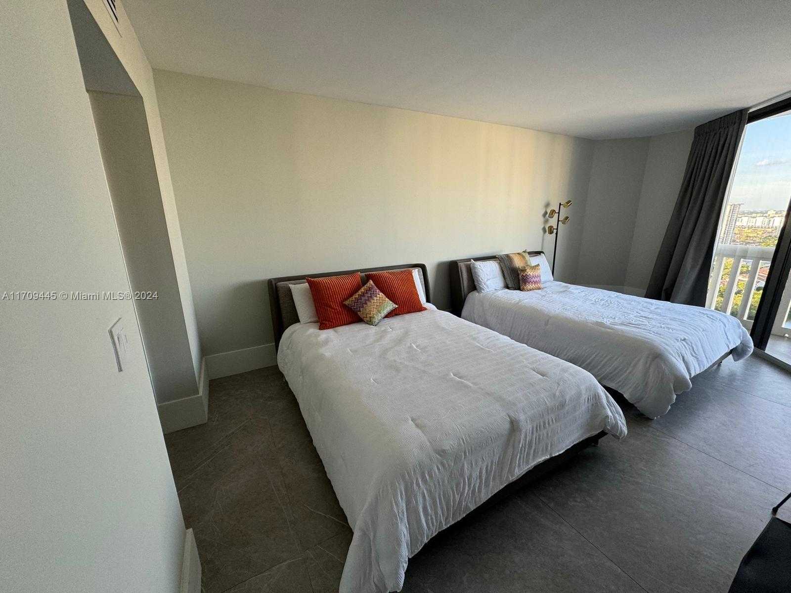 Small Image of 2000 ISLAND BLVD #2404, Aventura Number 5