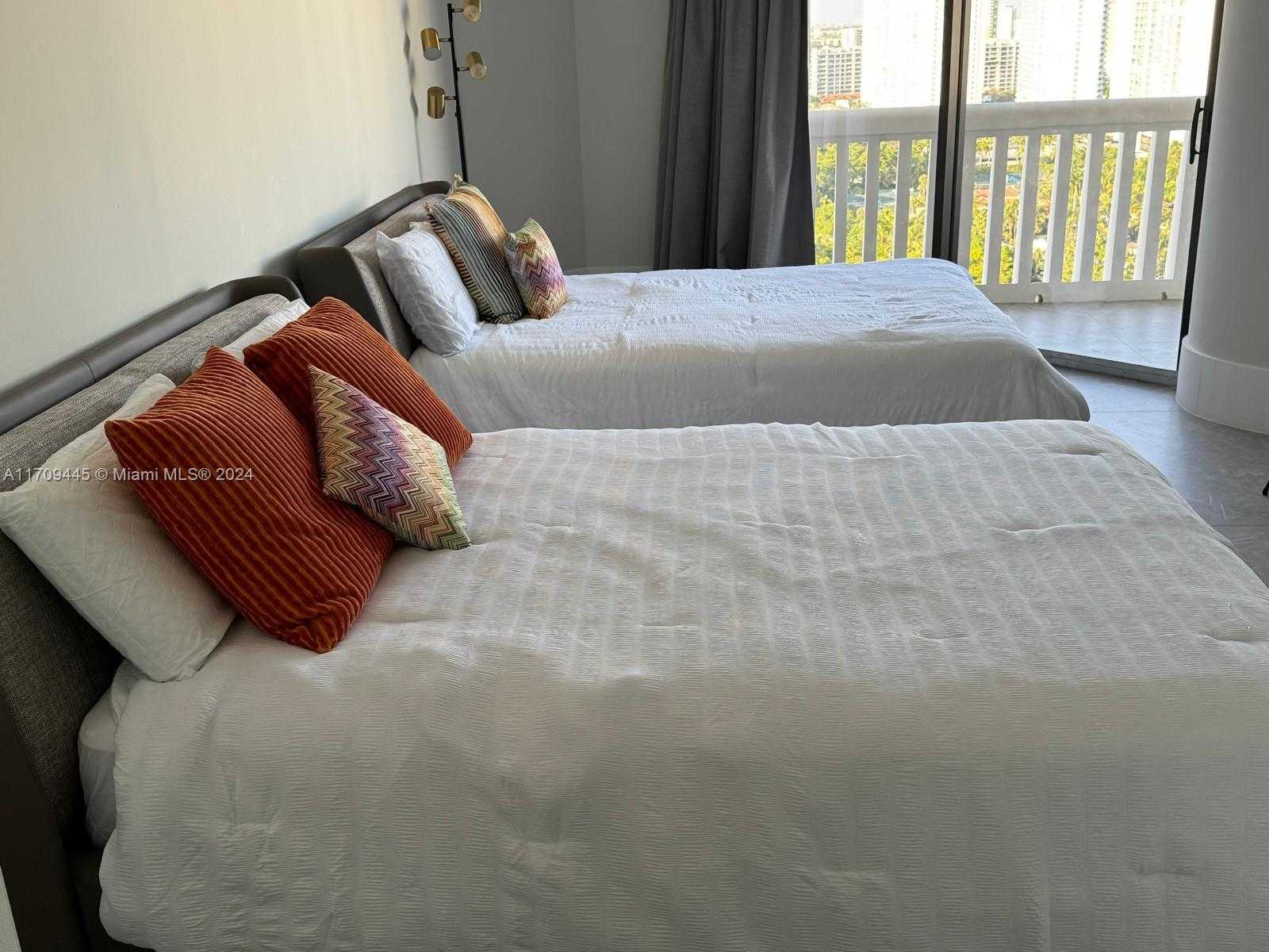 Small Image of 2000 ISLAND BLVD #2404, Aventura Number 6