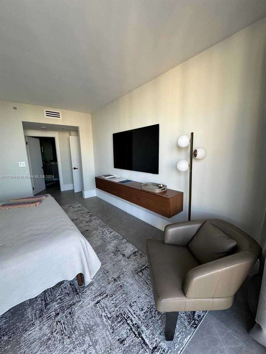 Small Image of 2000 ISLAND BLVD #2404, Aventura Number 7