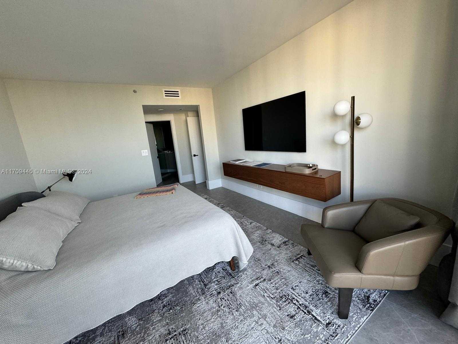 Small Image of 2000 ISLAND BLVD #2404, Aventura Number 8