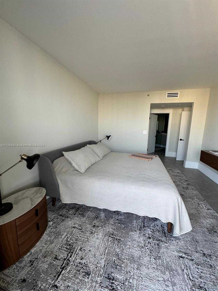 Small Image of 2000 ISLAND BLVD #2404, Aventura Number 9