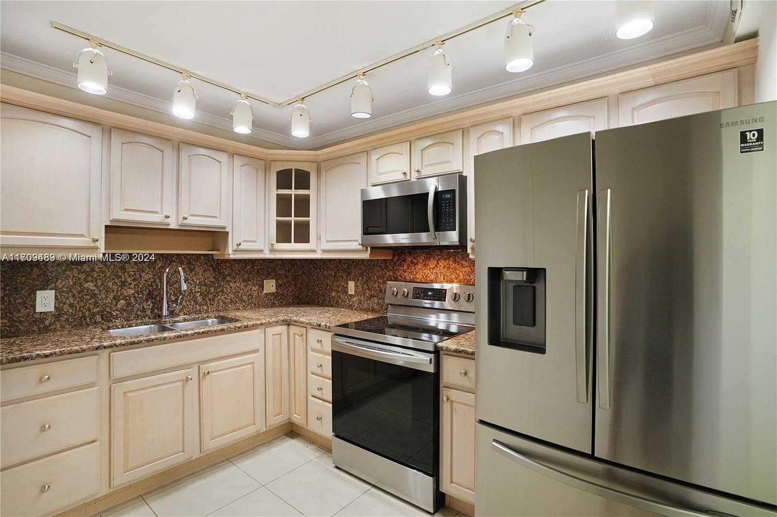 Small Image of 3800 SOUTH OCEAN DR #414, Hollywood Number 2