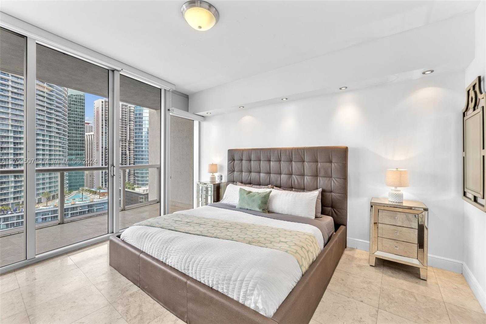 Small Image of 485 BRICKELL AVE #2503, Miami Number 11