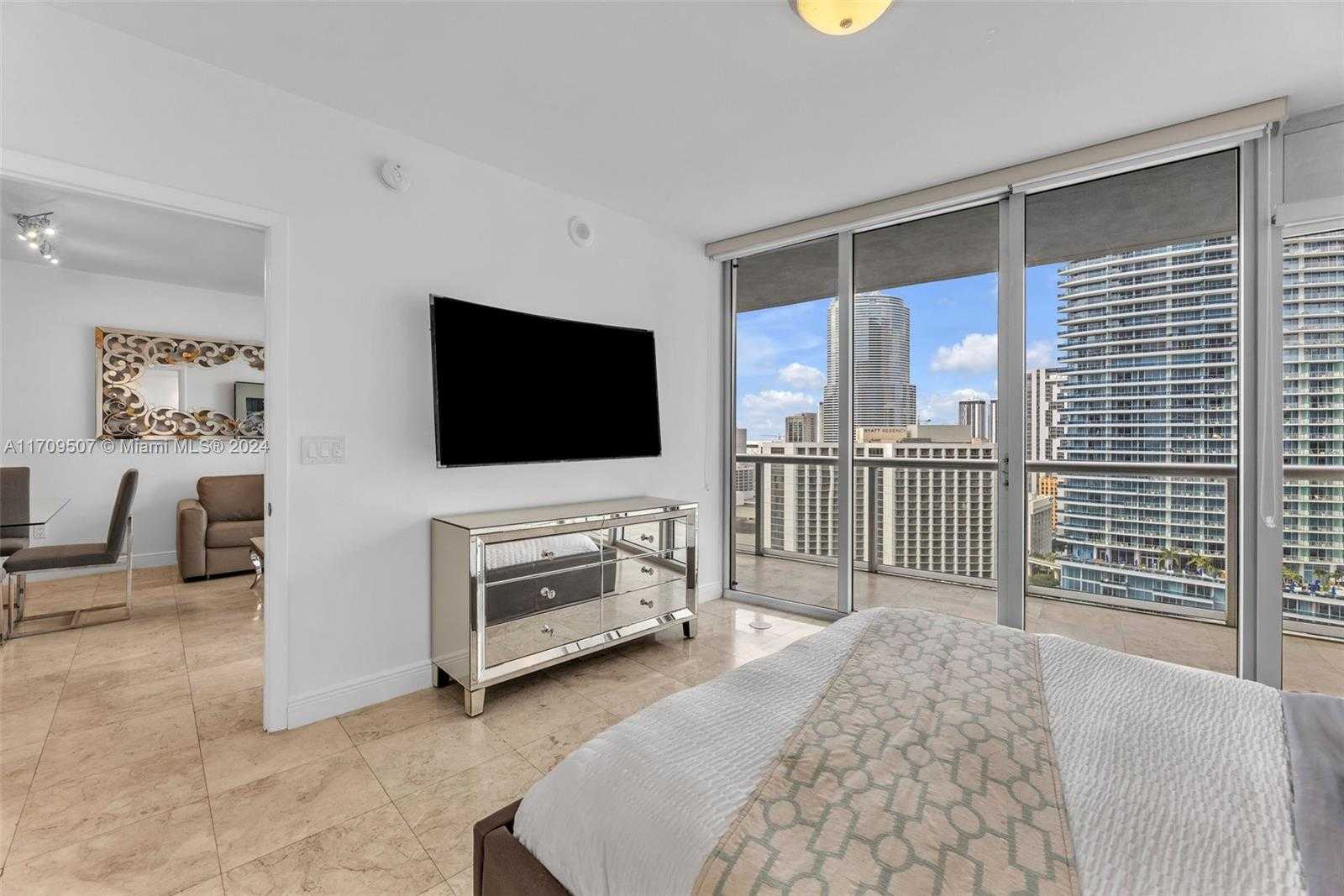 Small Image of 485 BRICKELL AVE #2503, Miami Number 12