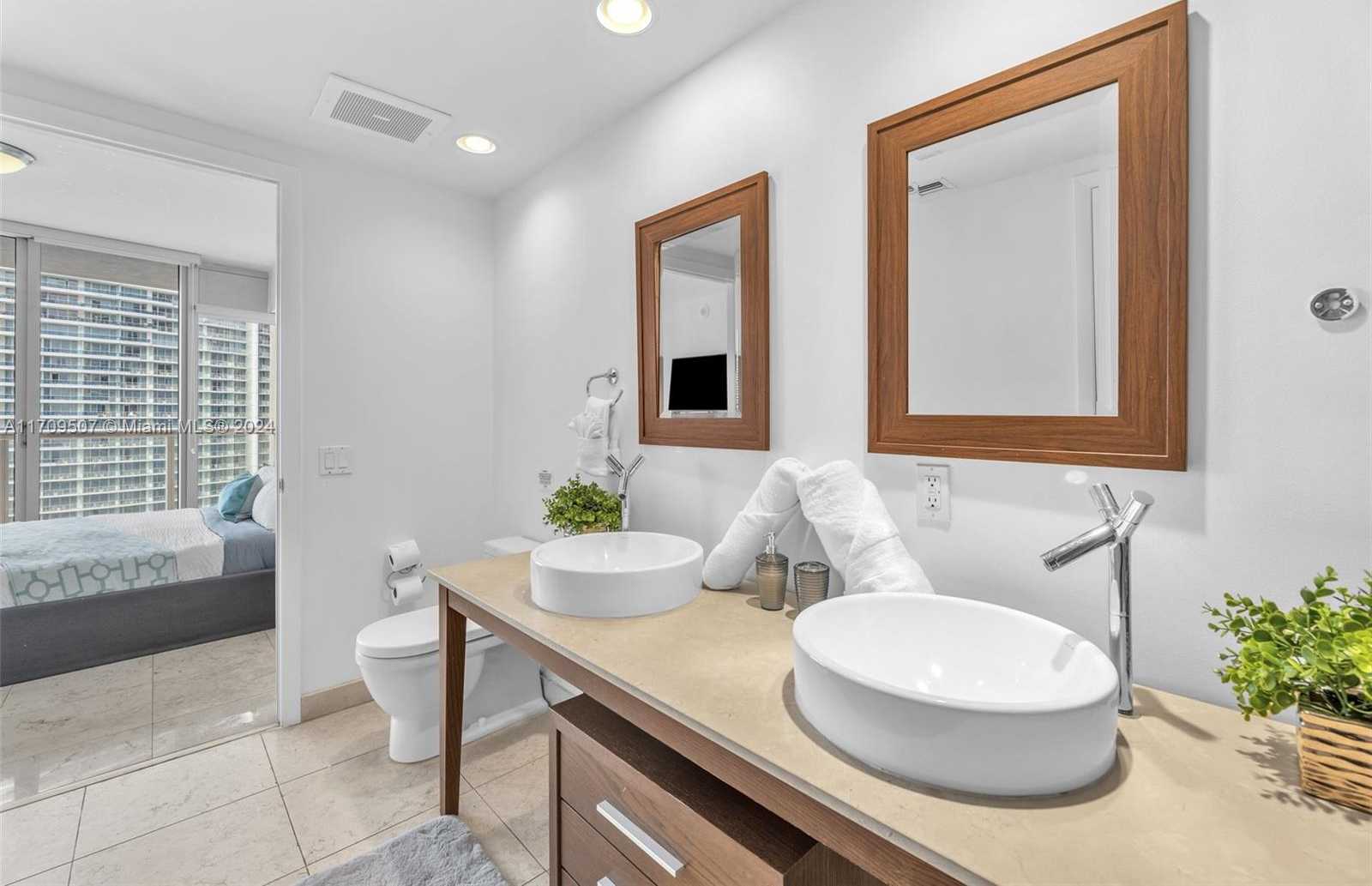 Small Image of 485 BRICKELL AVE #2503, Miami Number 14
