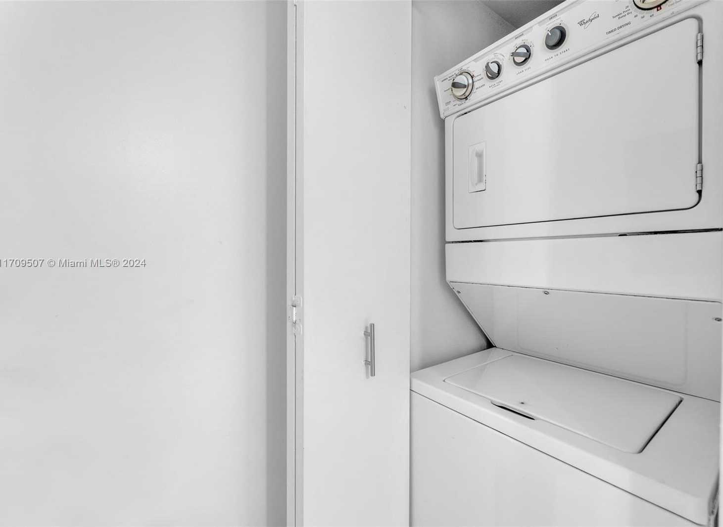 Small Image of 485 BRICKELL AVE #2503, Miami Number 15