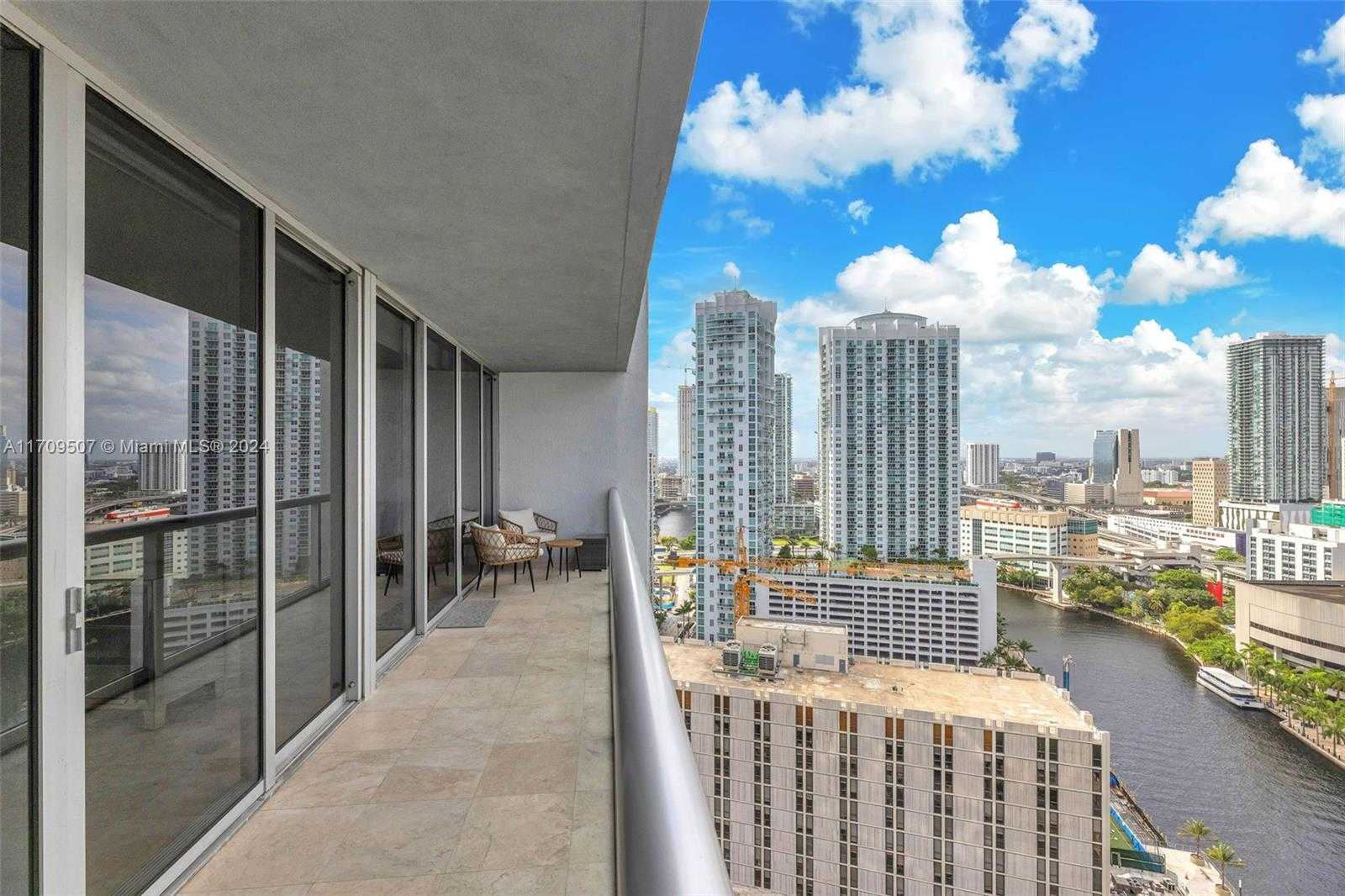 Small Image of 485 BRICKELL AVE #2503, Miami Number 4