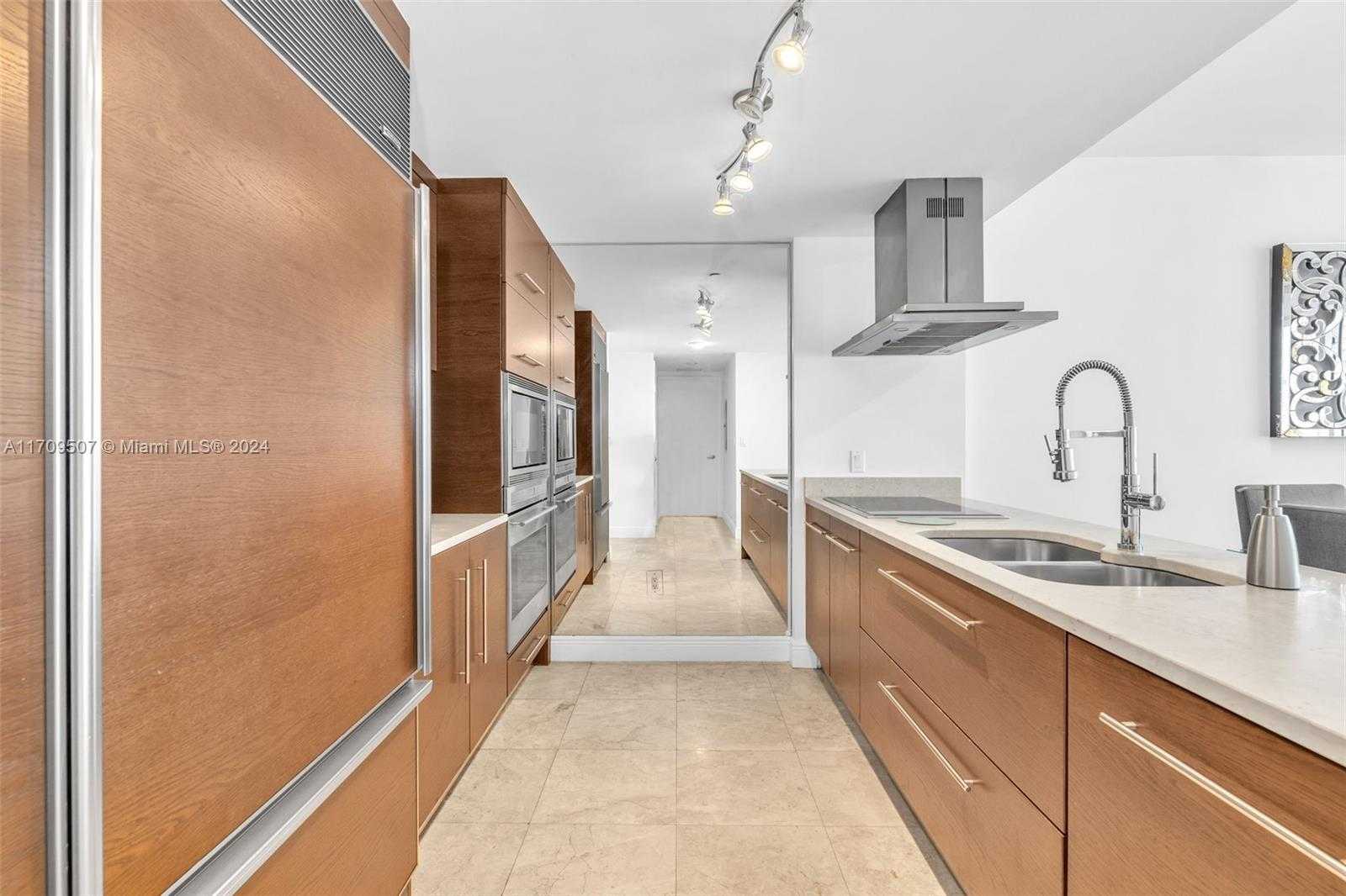 Small Image of 485 BRICKELL AVE #2503, Miami Number 6
