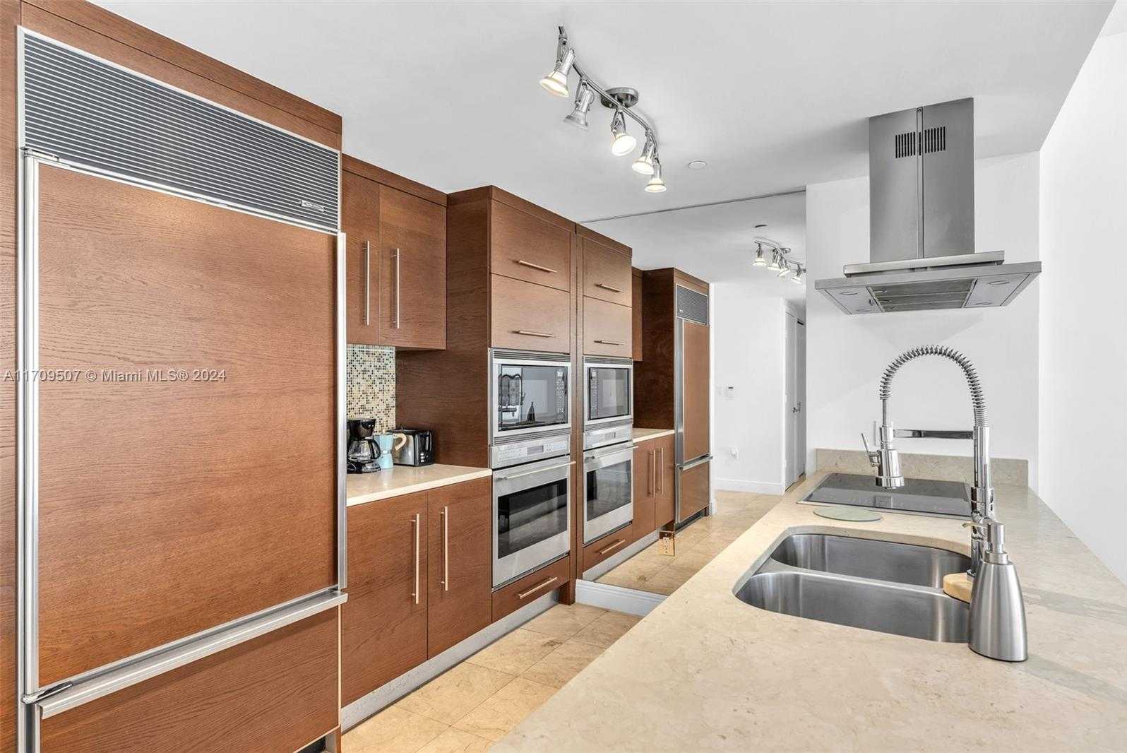 Small Image of 485 BRICKELL AVE #2503, Miami Number 7