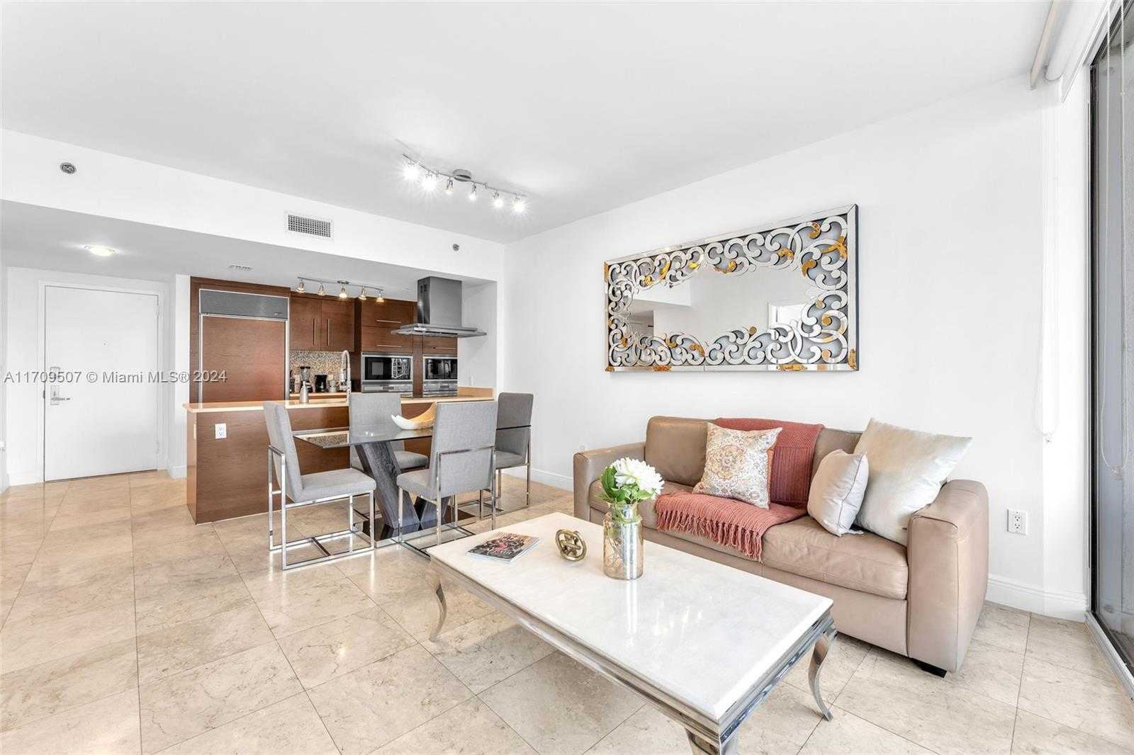Small Image of 485 BRICKELL AVE #2503, Miami Number 8