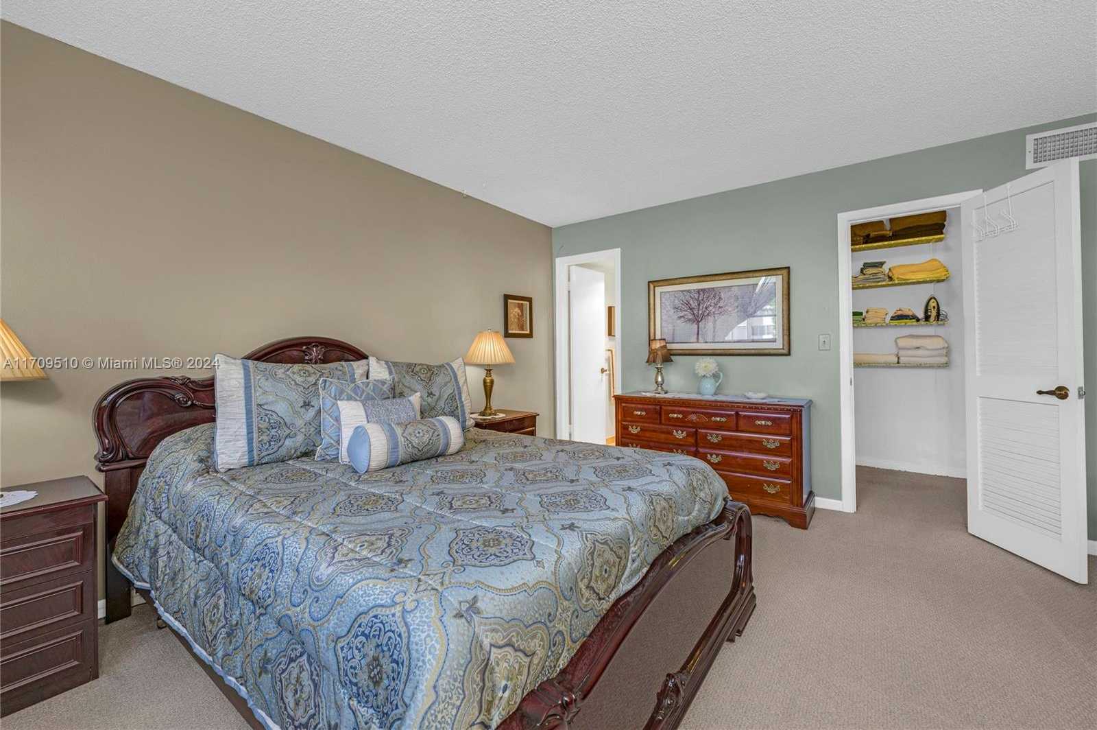 Small Image of 9800 NORTH HOLLYBROOK LAKE DR #109, Pembroke Pines Number 12