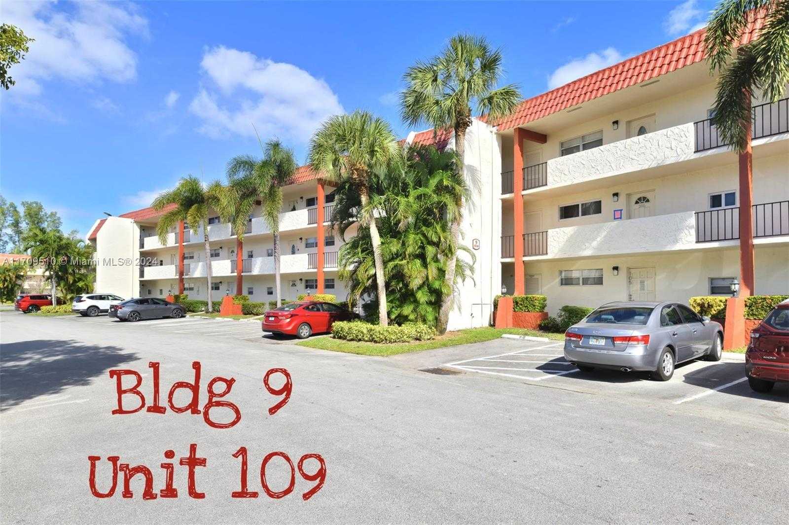 Small Image of 9800 NORTH HOLLYBROOK LAKE DR #109, Pembroke Pines Number 20
