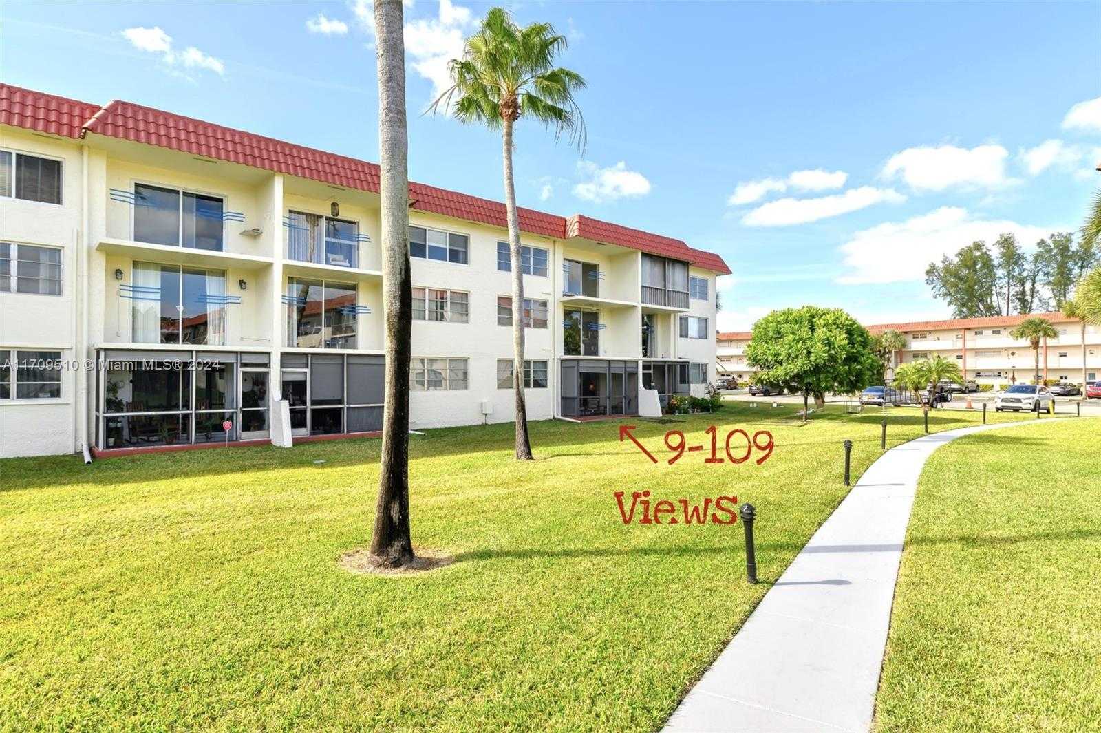 Small Image of 9800 NORTH HOLLYBROOK LAKE DR #109, Pembroke Pines Number 21