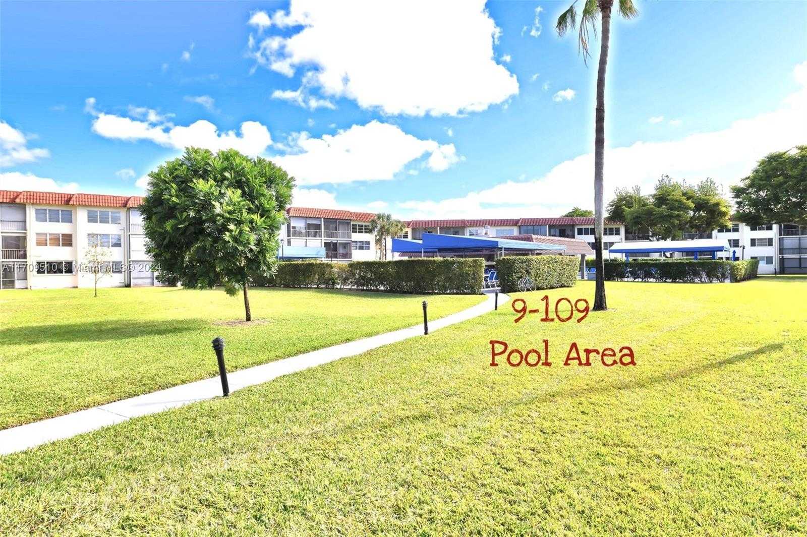 Small Image of 9800 NORTH HOLLYBROOK LAKE DR #109, Pembroke Pines Number 22