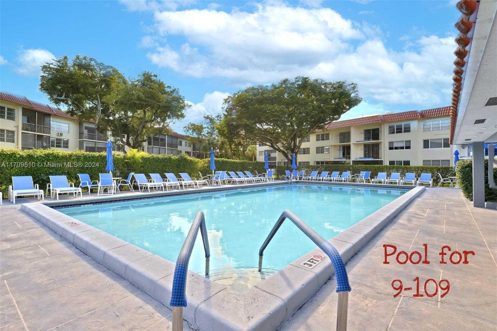 Small Image of 9800 NORTH HOLLYBROOK LAKE DR #109, Pembroke Pines Number 23