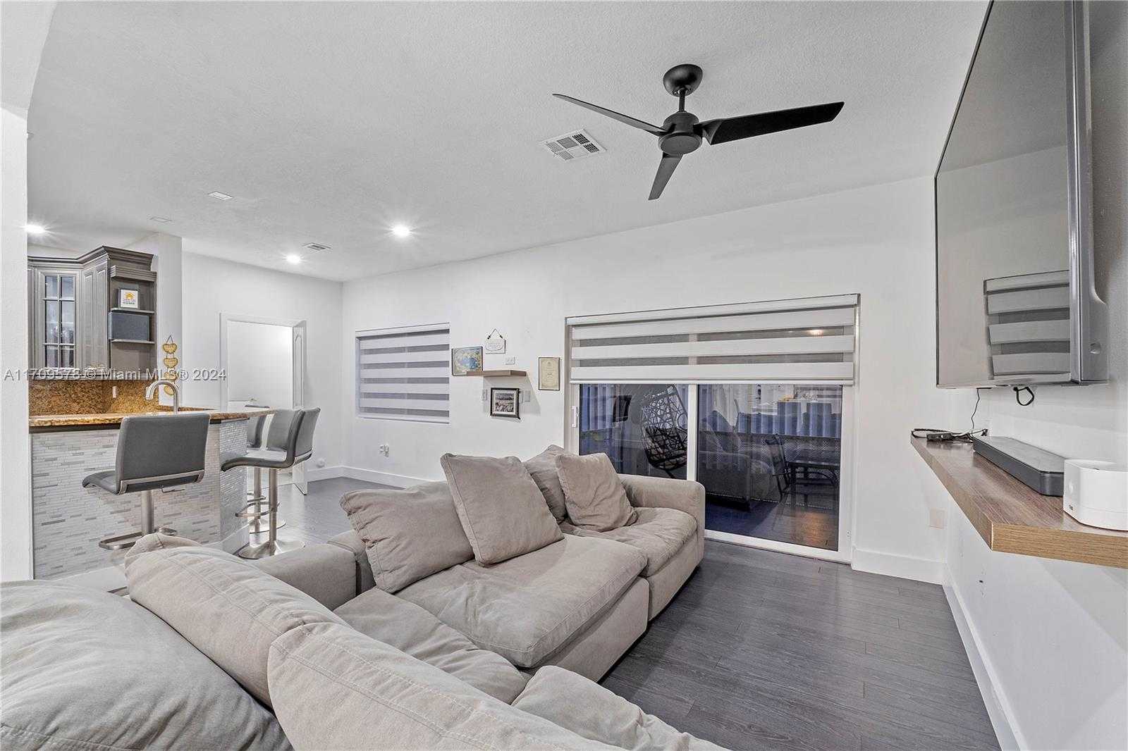 Small Image of 10307 SOUTH WEST 20TH ST, Miramar Number 3