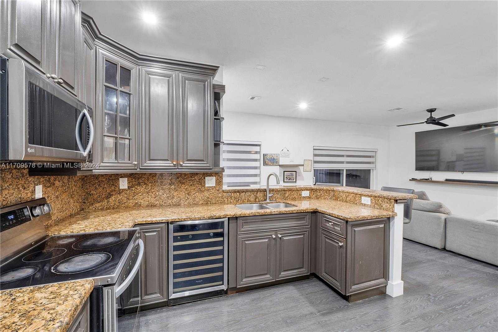 Small Image of 10307 SOUTH WEST 20TH ST, Miramar Number 5