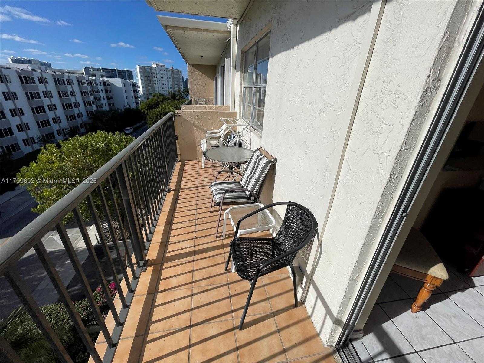 Small Image of 201 180TH DR #411, Sunny Isles Beach Number 10