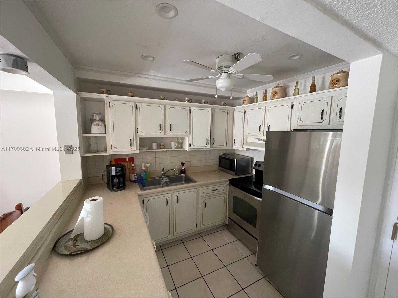 Small Image of 201 180TH DR #411, Sunny Isles Beach Number 2