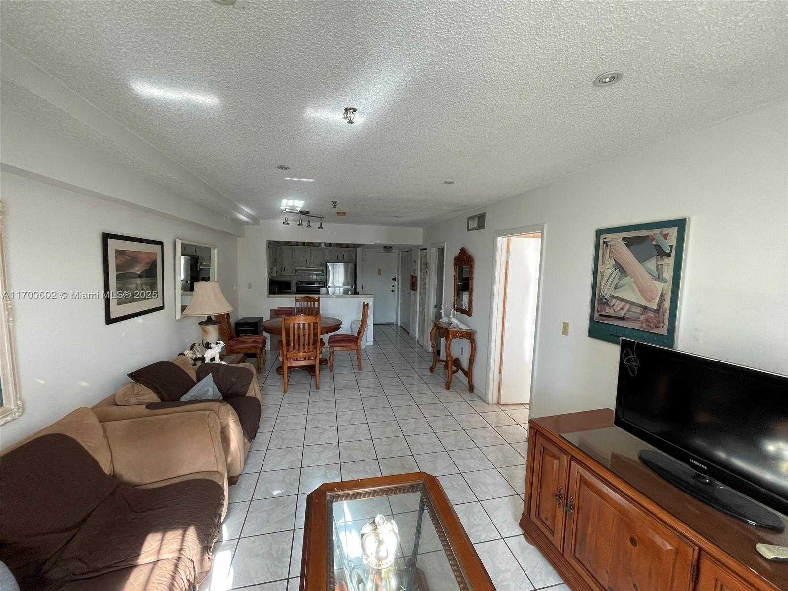 Small Image of 201 180TH DR #411, Sunny Isles Beach Number 3