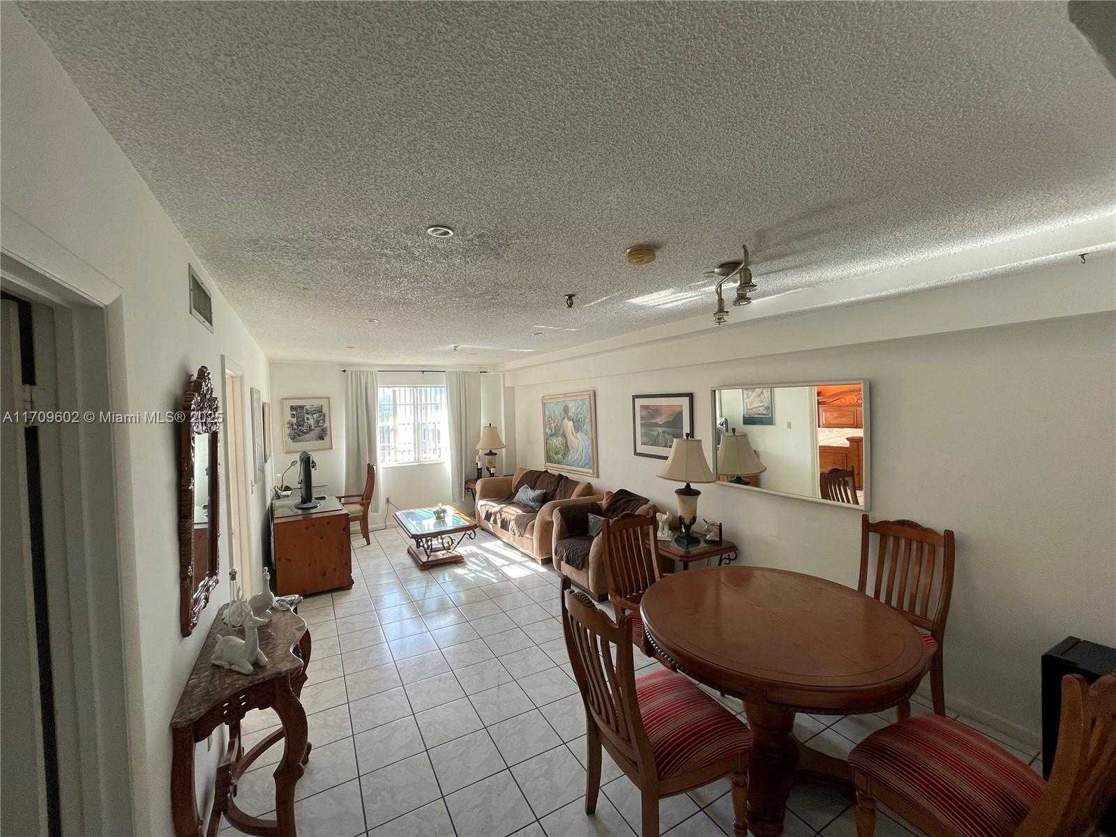 Small Image of 201 180TH DR #411, Sunny Isles Beach Number 4