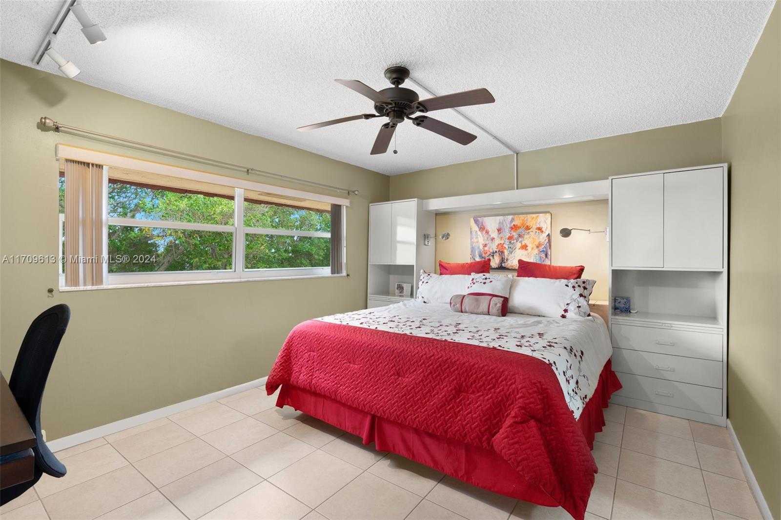 Small Image of 1045 COUNTRY CLUB DR #402, Margate Number 12