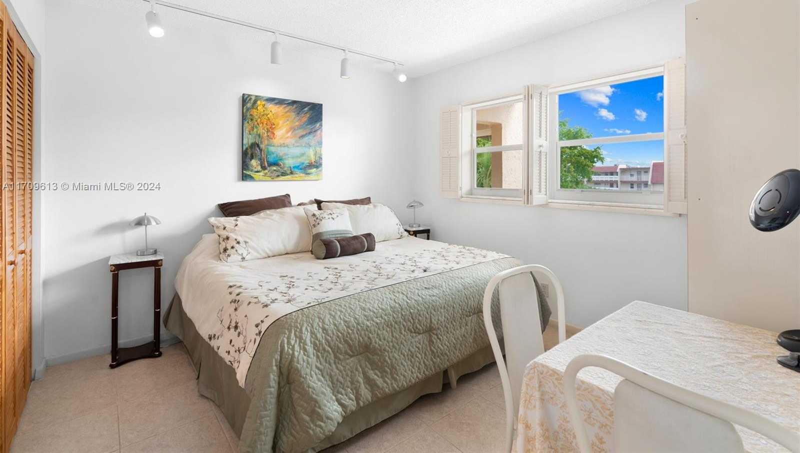 Small Image of 1045 COUNTRY CLUB DR #402, Margate Number 15