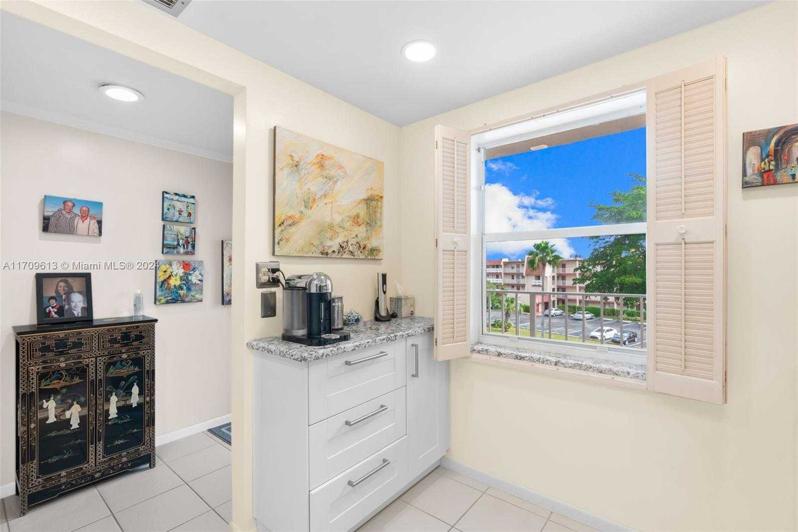 Small Image of 1045 COUNTRY CLUB DR #402, Margate Number 7