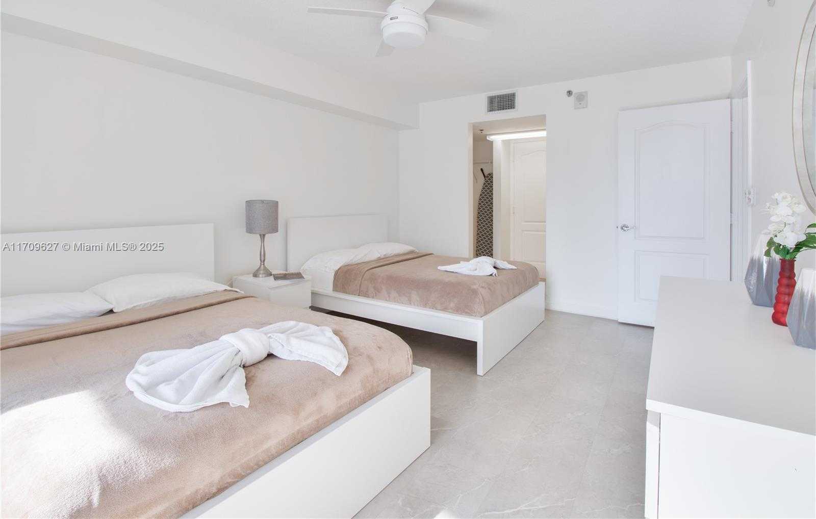 Small Image of 1200 BRICKELL BAY DR #1919, Miami Number 12