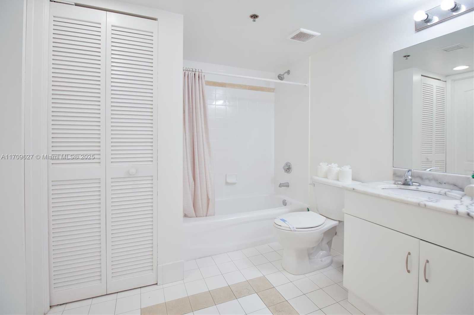 Small Image of 1200 BRICKELL BAY DR #1919, Miami Number 15
