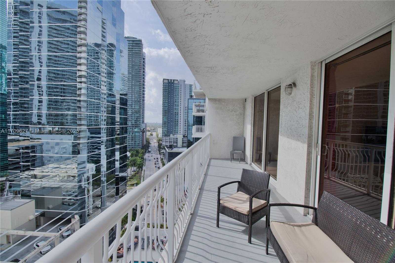 Small Image of 1200 BRICKELL BAY DR #1919, Miami Number 2