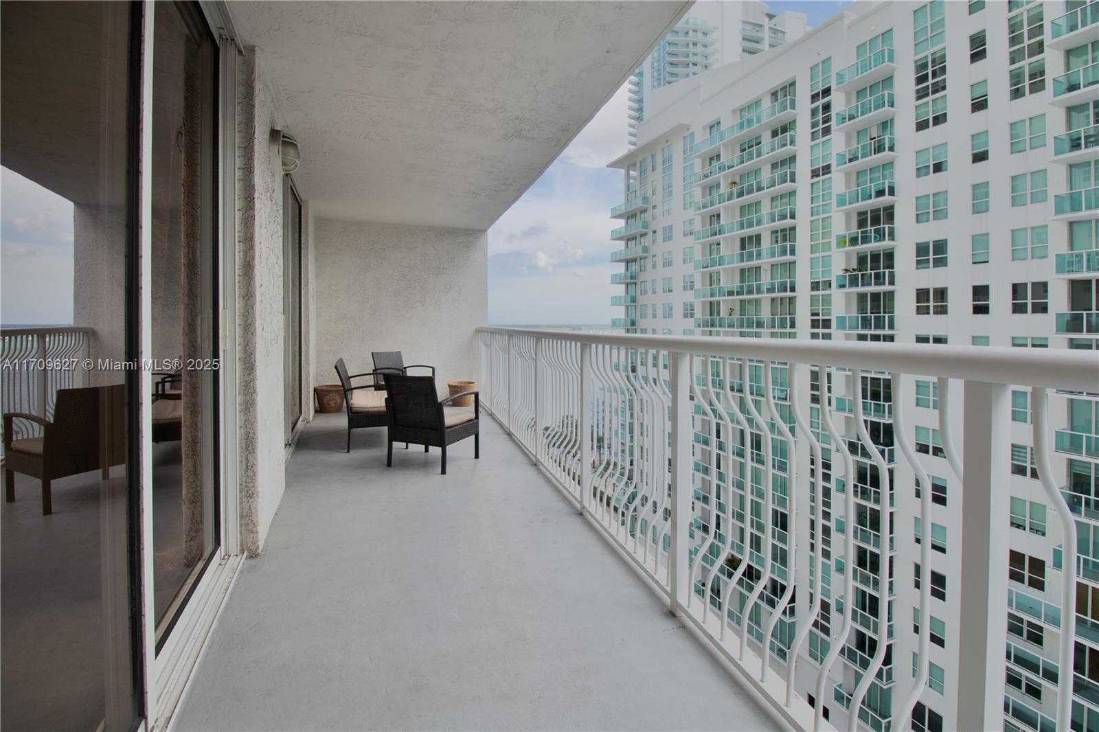 Small Image of 1200 BRICKELL BAY DR #1919, Miami Number 3