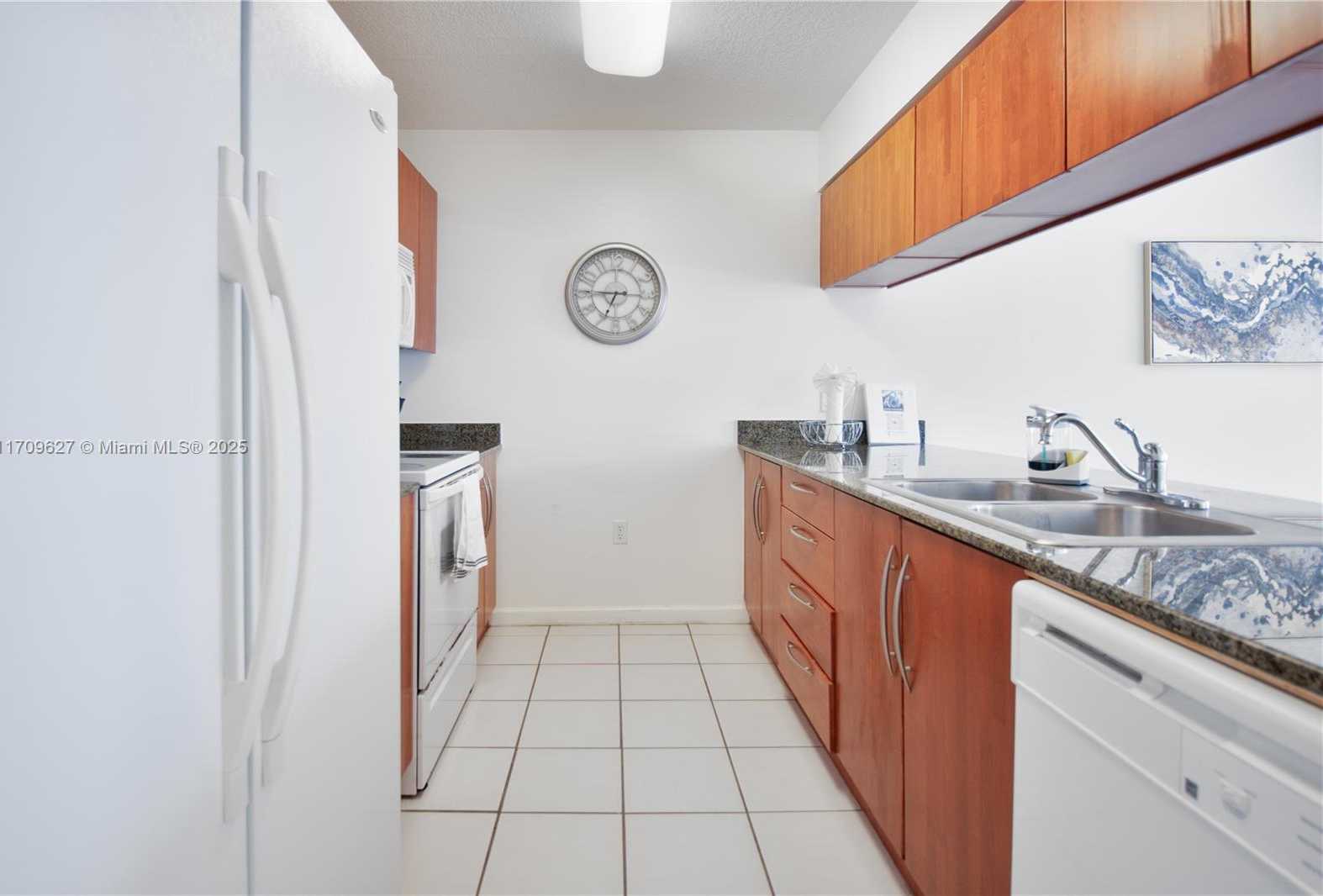 Small Image of 1200 BRICKELL BAY DR #1919, Miami Number 4